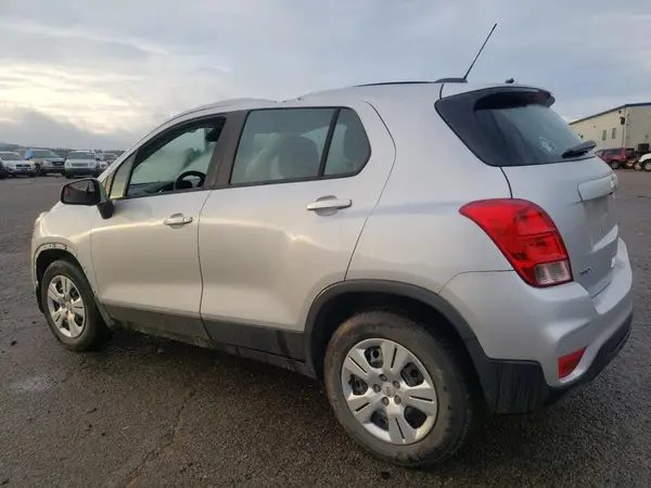 3GNCJKSB5JL171150 2018 CHEVROLET TRAX - Image 2