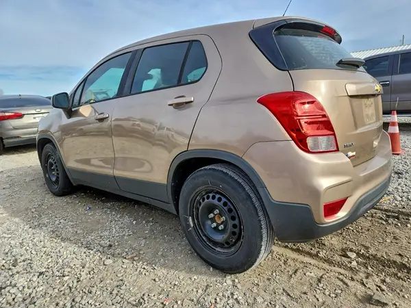 3GNCJKSB5JL178597 2018 CHEVROLET TRAX - Image 2