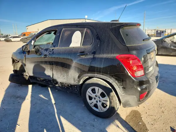 3GNCJKSB5JL185467 2018 CHEVROLET TRAX - Image 2
