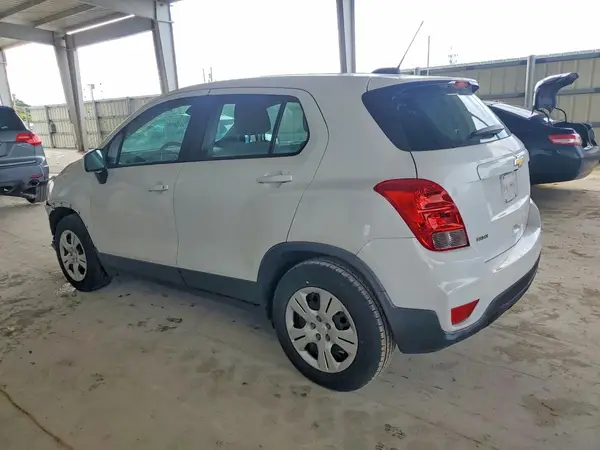 3GNCJKSB5JL197019 2018 CHEVROLET TRAX - Image 2