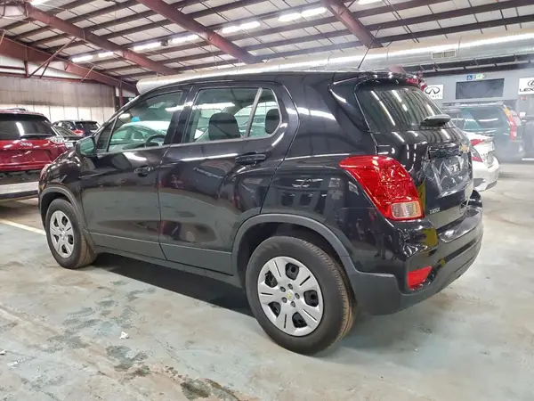 3GNCJKSB5JL211307 2018 CHEVROLET TRAX - Image 2
