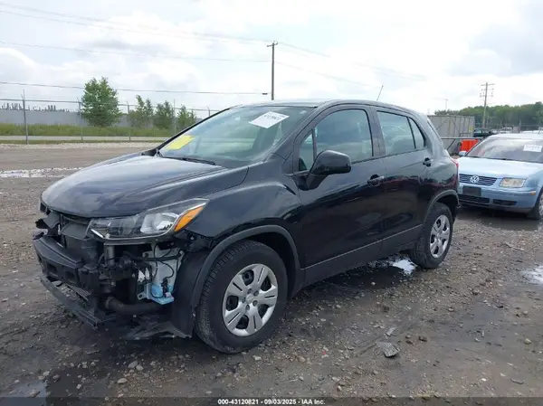 3GNCJKSB5JL228737 2018 CHEVROLET TRAX - Image 2