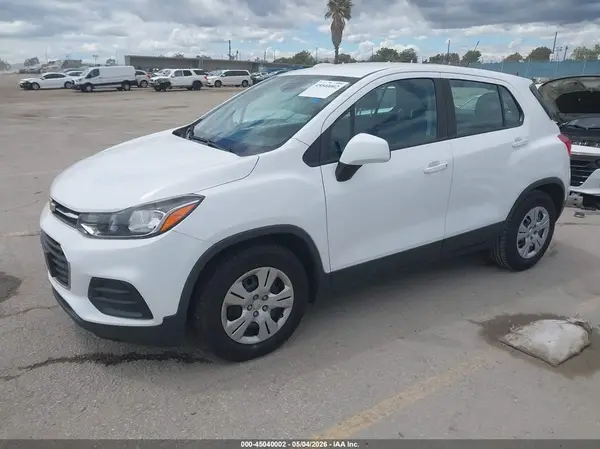 3GNCJKSB5JL230360 2018 CHEVROLET TRAX - Image 2
