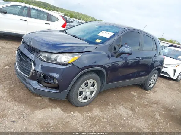 3GNCJKSB5JL233064 2018 CHEVROLET TRAX - Image 2