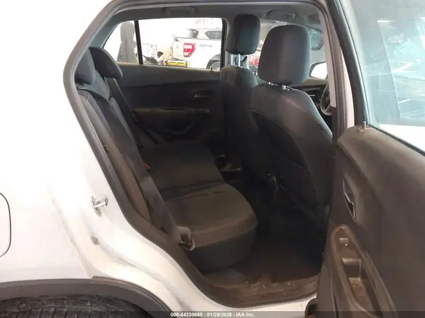 3GNCJKSB5JL237373 2018 CHEVROLET TRAX - Image 8