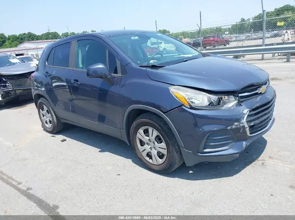 3GNCJKSB5JL257865 2018 CHEVROLET TRAX - Image 1