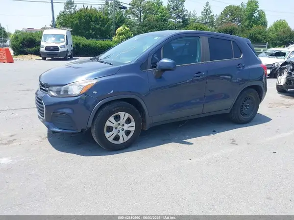 3GNCJKSB5JL257865 2018 CHEVROLET TRAX - Image 2