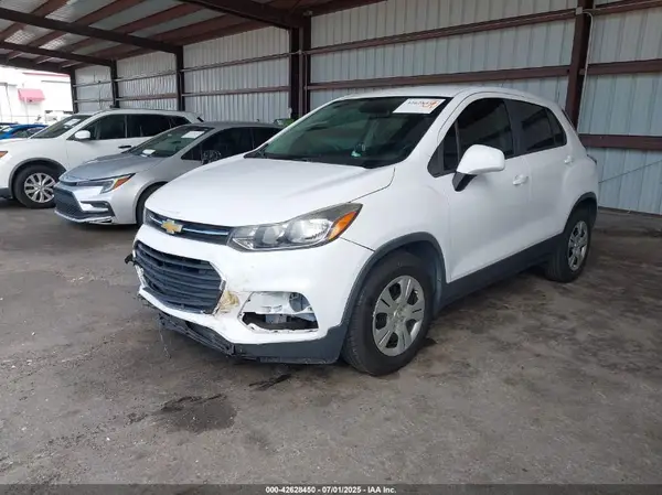 3GNCJKSB5JL275461 2018 CHEVROLET TRAX - Image 2