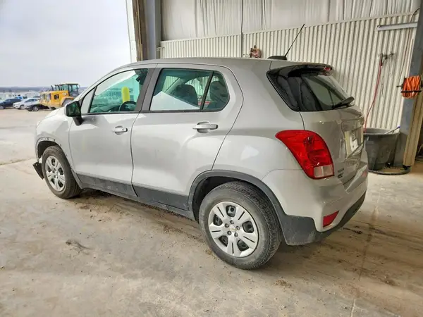 3GNCJKSB5JL281714 2018 CHEVROLET TRAX - Image 2