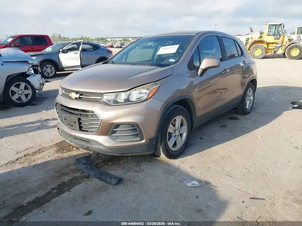 3GNCJKSB5JL286797 2018 CHEVROLET TRAX - Image 2