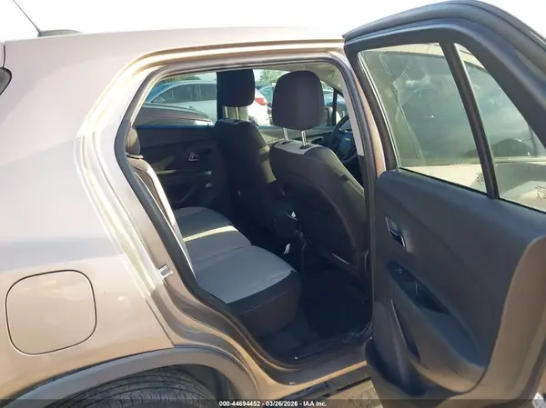 3GNCJKSB5JL286797 2018 CHEVROLET TRAX - Image 8