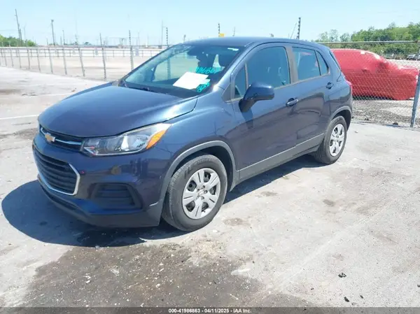 3GNCJKSB5JL288632 2018 CHEVROLET TRAX - Image 2