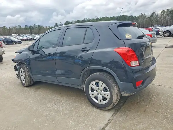 3GNCJKSB5JL303937 2018 CHEVROLET TRAX - Image 2