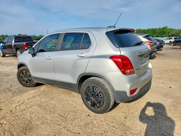 3GNCJKSB5JL309804 2018 CHEVROLET TRAX - Image 2