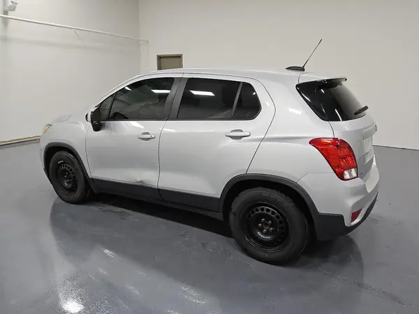 3GNCJKSB5JL313268 2018 CHEVROLET TRAX - Image 2