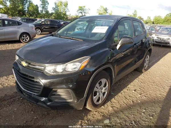 3GNCJKSB5JL314405 2018 CHEVROLET TRAX - Image 2