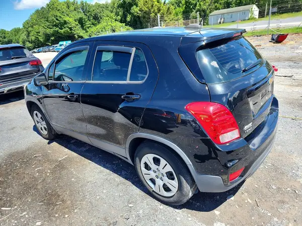 3GNCJKSB5JL322343 2018 CHEVROLET TRAX - Image 2
