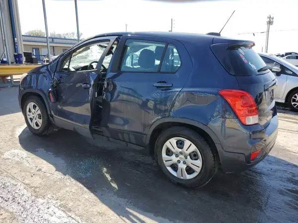 3GNCJKSB5JL341586 2018 CHEVROLET TRAX - Image 2