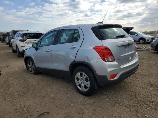 3GNCJKSB5JL348912 2018 CHEVROLET TRAX - Image 2