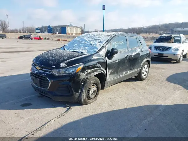3GNCJKSB5JL356878 2018 CHEVROLET TRAX - Image 2