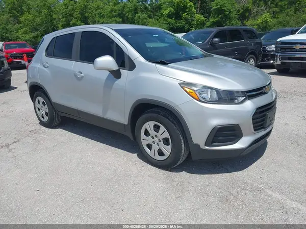 3GNCJKSB5JL358257 2018 CHEVROLET TRAX - Image 1