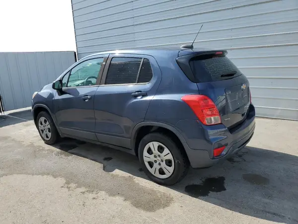 3GNCJKSB5JL374474 2018 CHEVROLET TRAX - Image 2