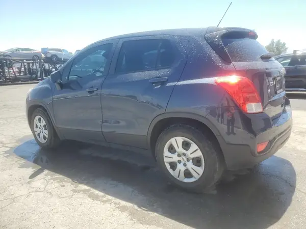 3GNCJKSB5JL380338 2018 CHEVROLET TRAX - Image 2