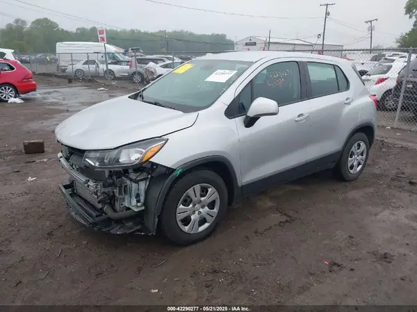 3GNCJKSB5JL386382 2018 CHEVROLET TRAX - Image 2