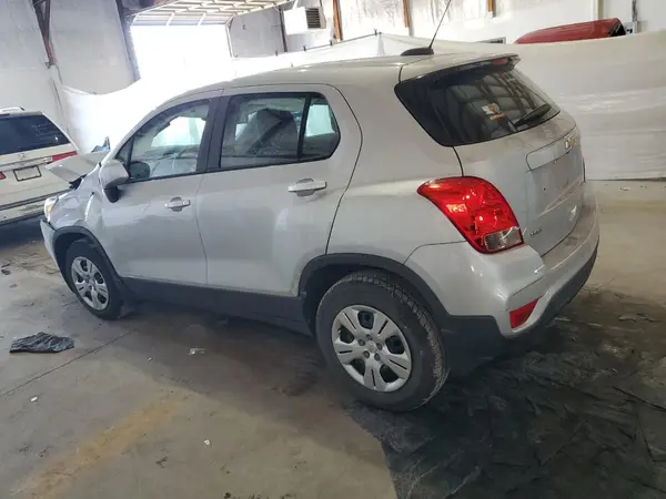 3GNCJKSB5JL388892 2018 CHEVROLET TRAX - Image 2