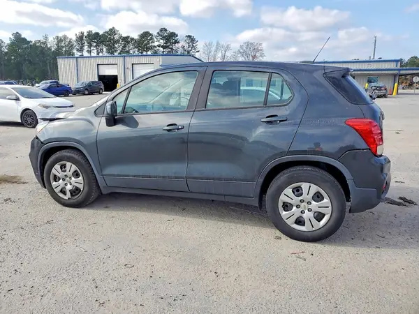 3GNCJKSB5KL163695 2019 CHEVROLET TRAX - Image 2