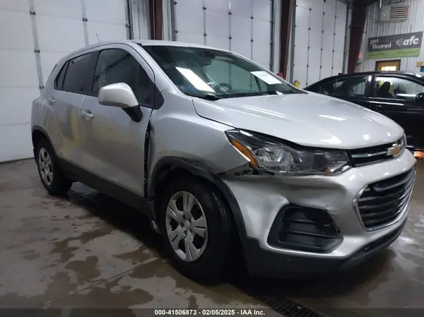 3GNCJKSB5KL180268 2019 CHEVROLET TRAX - Image 1