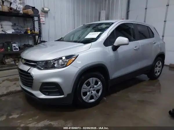 3GNCJKSB5KL180268 2019 CHEVROLET TRAX - Image 2