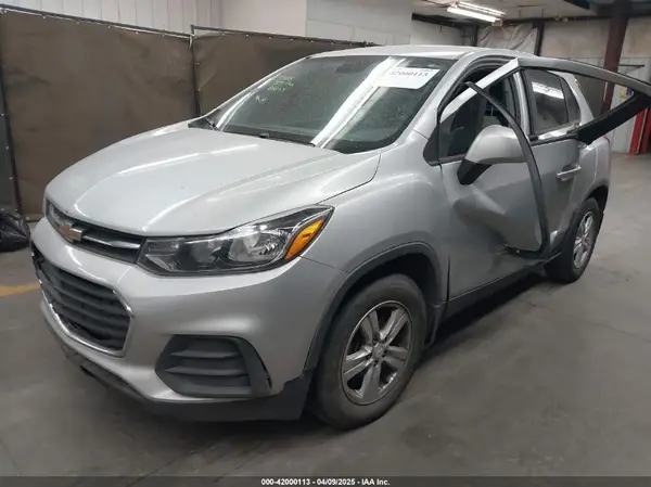 3GNCJKSB5KL189469 2019 CHEVROLET TRAX - Image 2