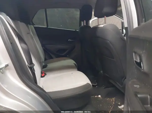 3GNCJKSB5KL189469 2019 CHEVROLET TRAX - Image 8