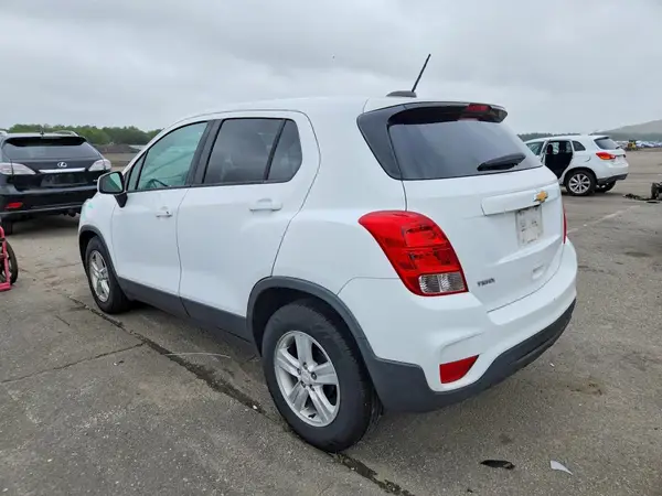 3GNCJKSB5KL204570 2019 CHEVROLET TRAX - Image 2