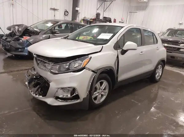 3GNCJKSB5KL210952 2019 CHEVROLET TRAX - Image 2