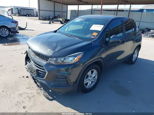 3GNCJKSB5KL215908 2019 CHEVROLET TRAX - Image 2
