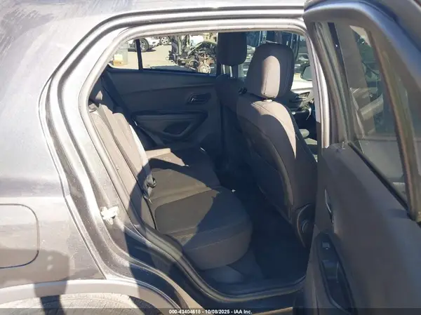 3GNCJKSB5KL215908 2019 CHEVROLET TRAX - Image 8