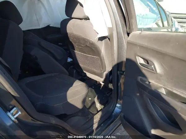 3GNCJKSB5KL225628 2019 CHEVROLET TRAX - Image 8