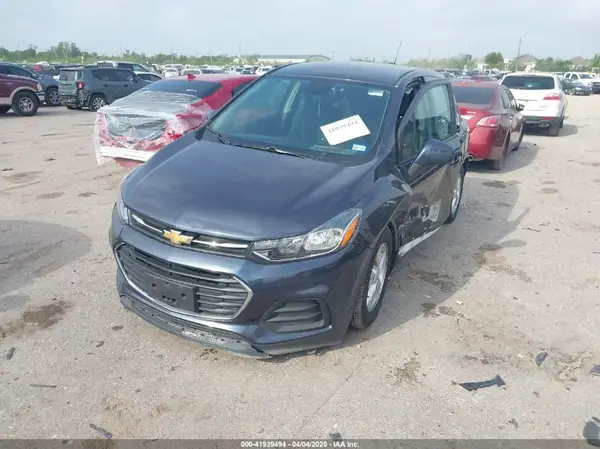 3GNCJKSB5KL233714 2019 CHEVROLET TRAX - Image 2