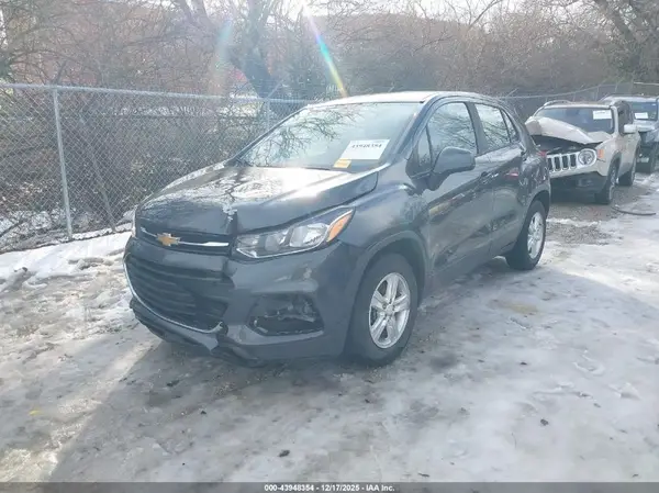 3GNCJKSB5KL259696 2019 CHEVROLET TRAX - Image 2