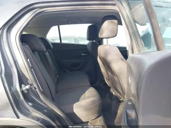 3GNCJKSB5KL259696 2019 CHEVROLET TRAX - Image 8