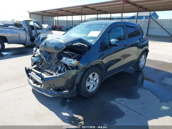 3GNCJKSB5KL259875 2019 CHEVROLET TRAX - Image 2