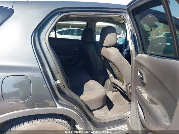 3GNCJKSB5KL259875 2019 CHEVROLET TRAX - Image 8