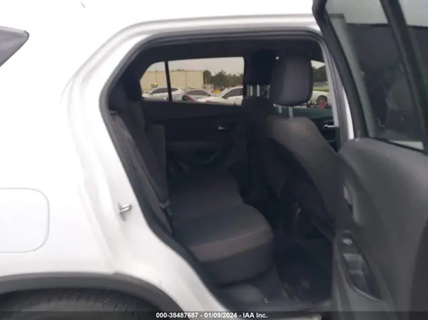 3GNCJKSB5KL259889 2019 CHEVROLET TRAX - Image 8
