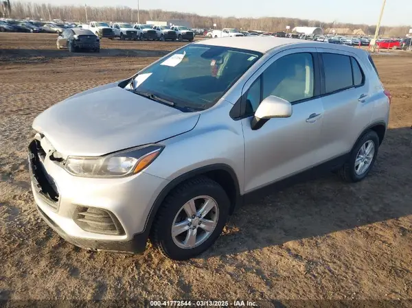 3GNCJKSB5KL270486 2019 CHEVROLET TRAX - Image 2