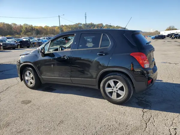 3GNCJKSB5KL297638 2019 CHEVROLET TRAX - Image 2