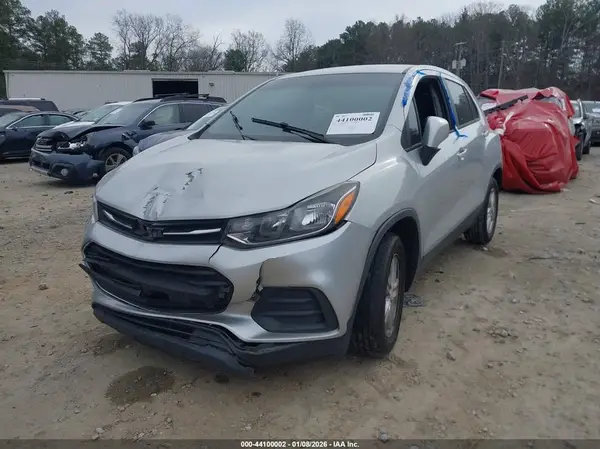 3GNCJKSB5KL319086 2019 CHEVROLET TRAX - Image 2