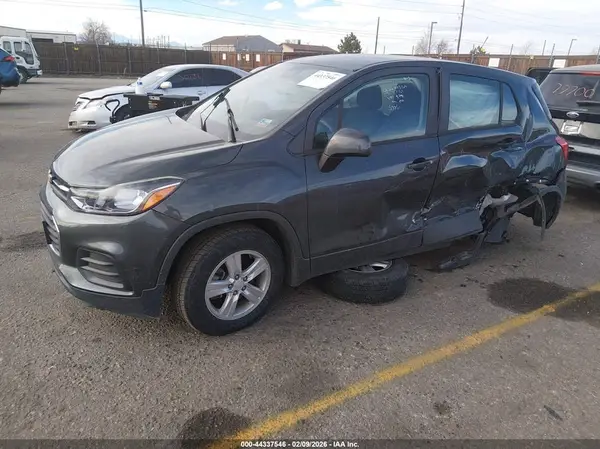 3GNCJKSB5KL328791 2019 CHEVROLET TRAX - Image 2