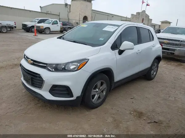 3GNCJKSB5KL330198 2019 CHEVROLET TRAX - Image 2